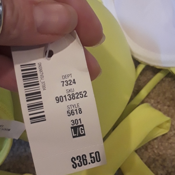 NWT Eye-catching Bikini Top - Picture 6 of 6